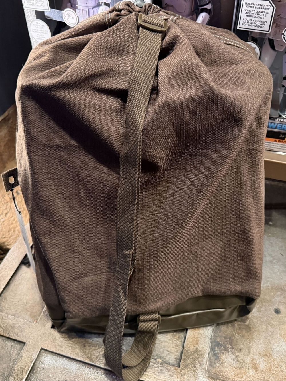 2026 Disney Parks Star Wars Galaxy’s Edge Mandalorian Armor & Gauntlets Set - Picture 8 of 9